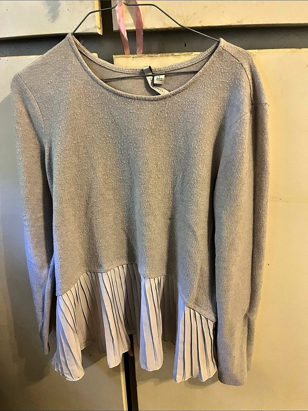 Lauren Conrad Gray Pleated Hem Long Sleeve Top L